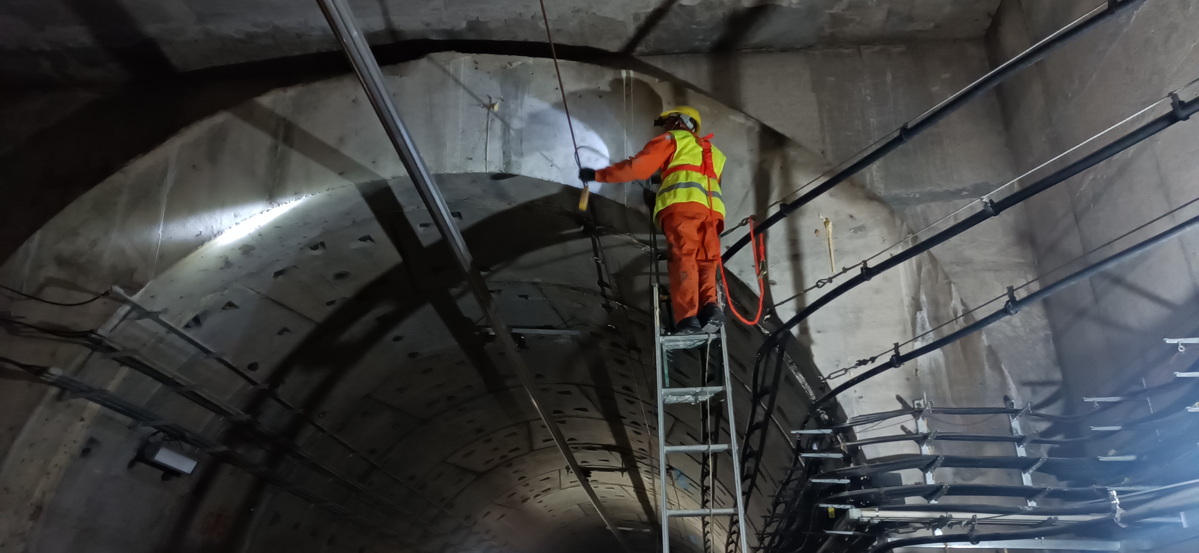 郑州地铁东大街站、西周站、航空港区会展中心站等场站及隧道渗漏