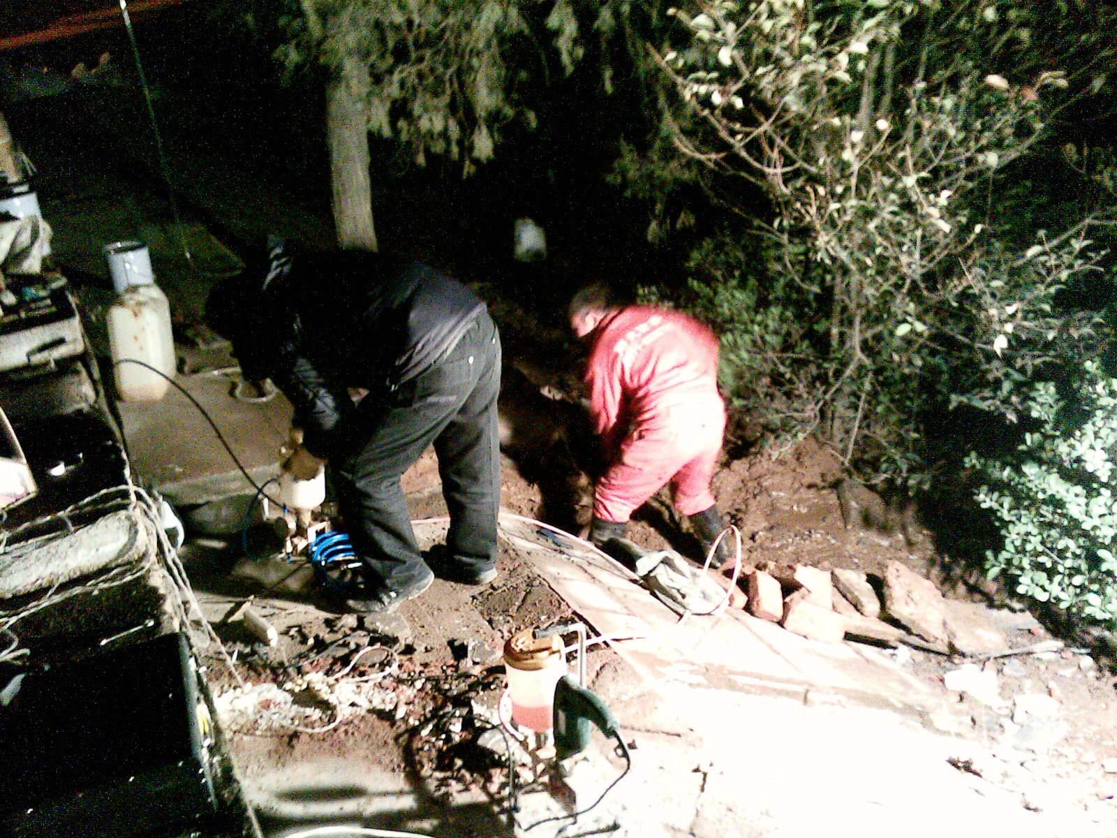 连夜抢险注浆堵漏